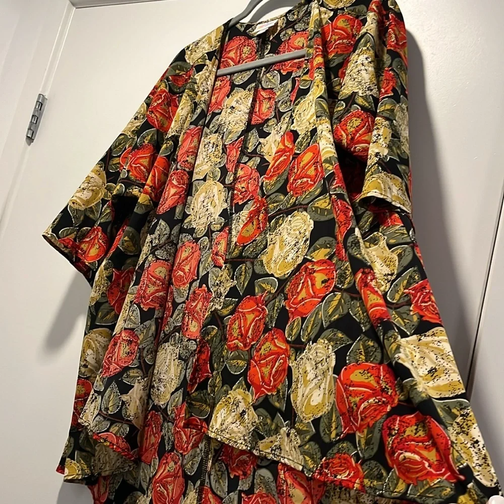Lularoe feminine floral boho open kimono size S